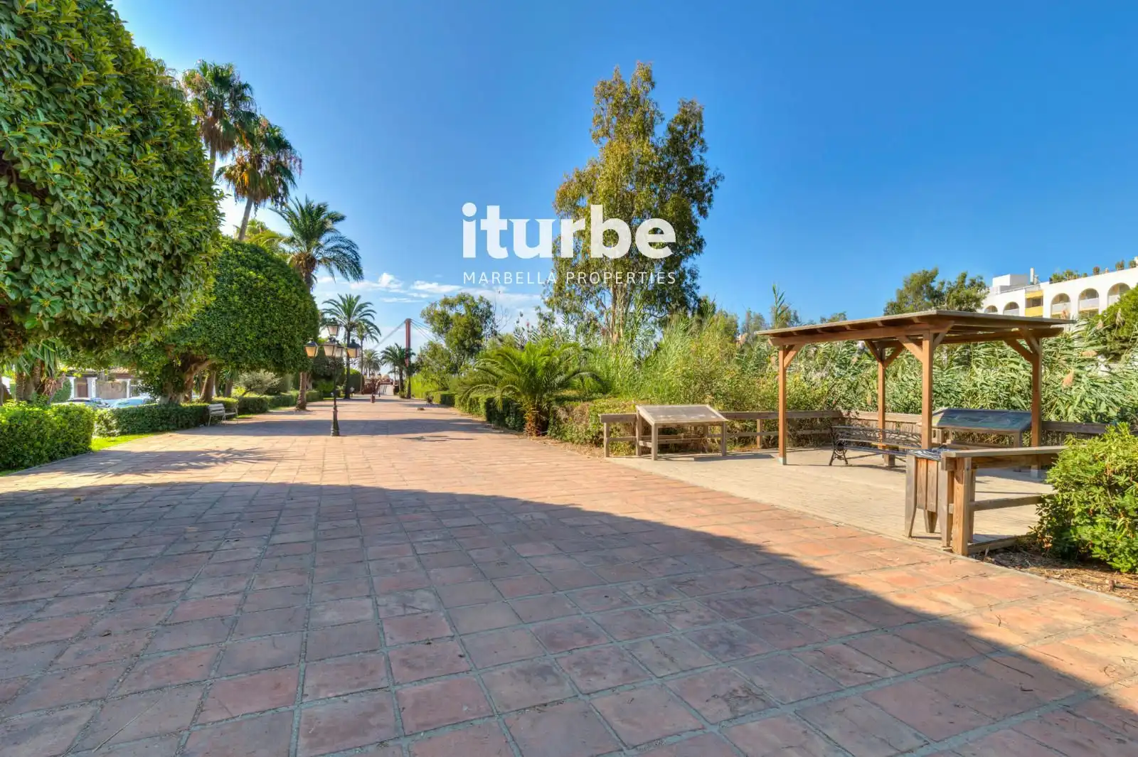 Jardín de Piso en venta en Marbella con Aire acondicionado y Alarma