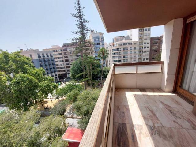 Piso en Alquiler en Calvo Sotelo en Barrio del Centro