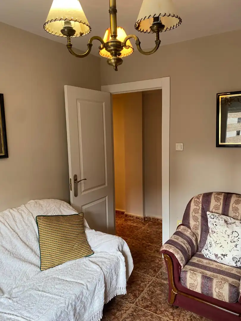 Habitación de Piso en venta en Avilés con Amueblado y Balcón