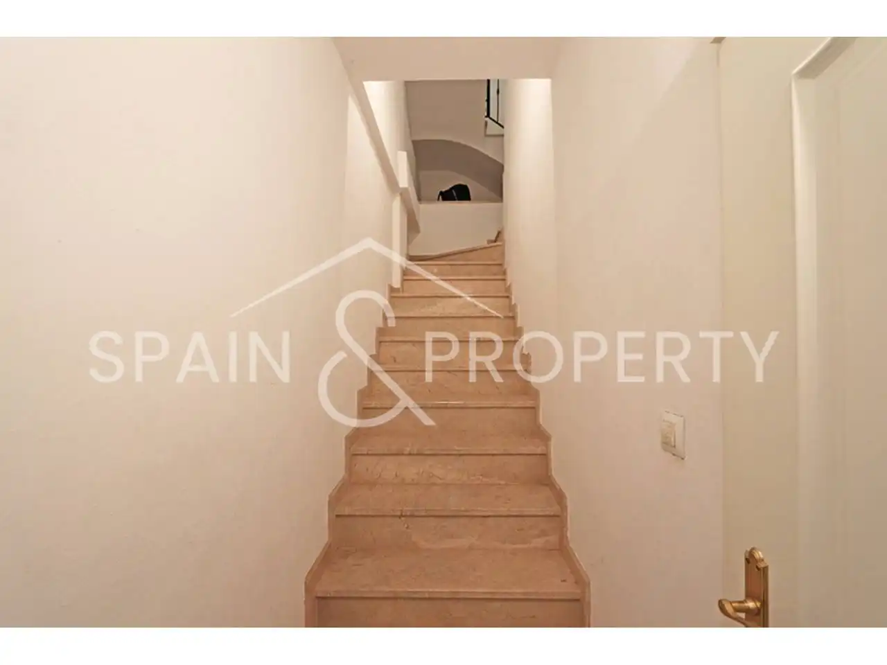Casa adosada en venta en Montroi / Montroy