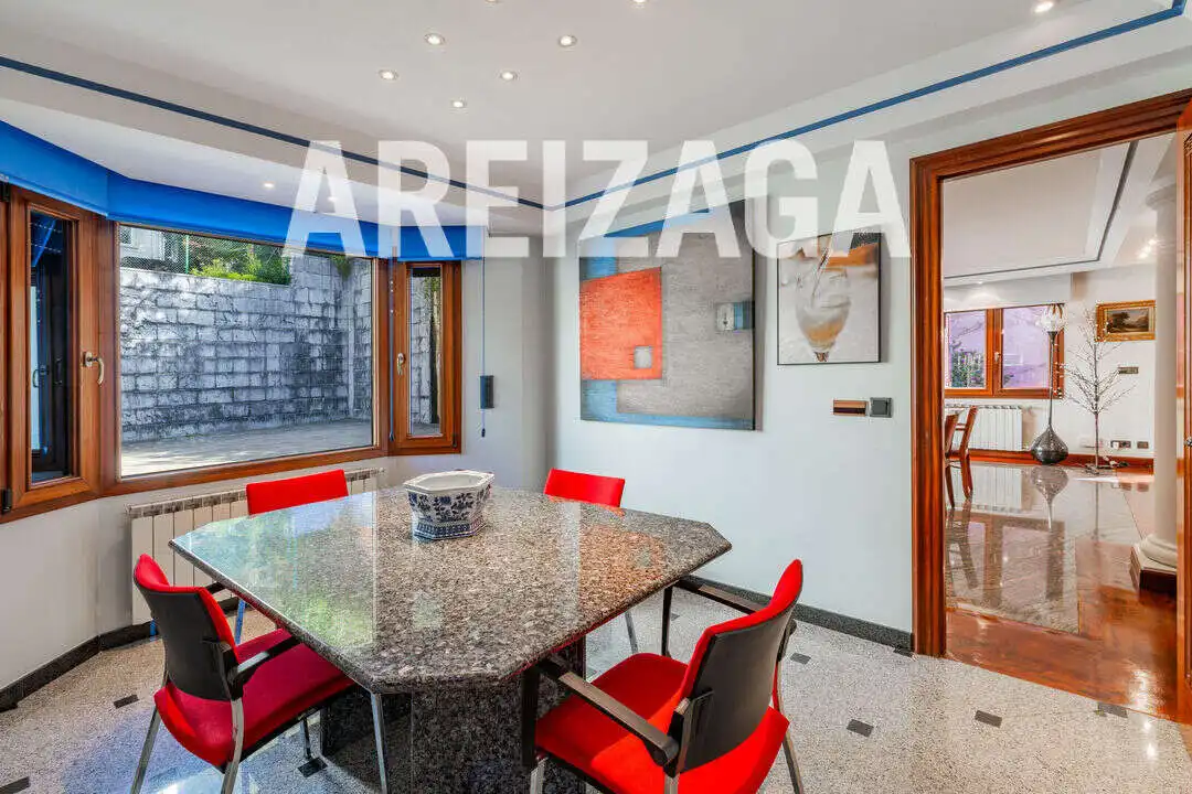 Menjador de Casa o xalet en venda en Donostia - San Sebastián  amb Aire condicionat, Calefacció i Terrassa