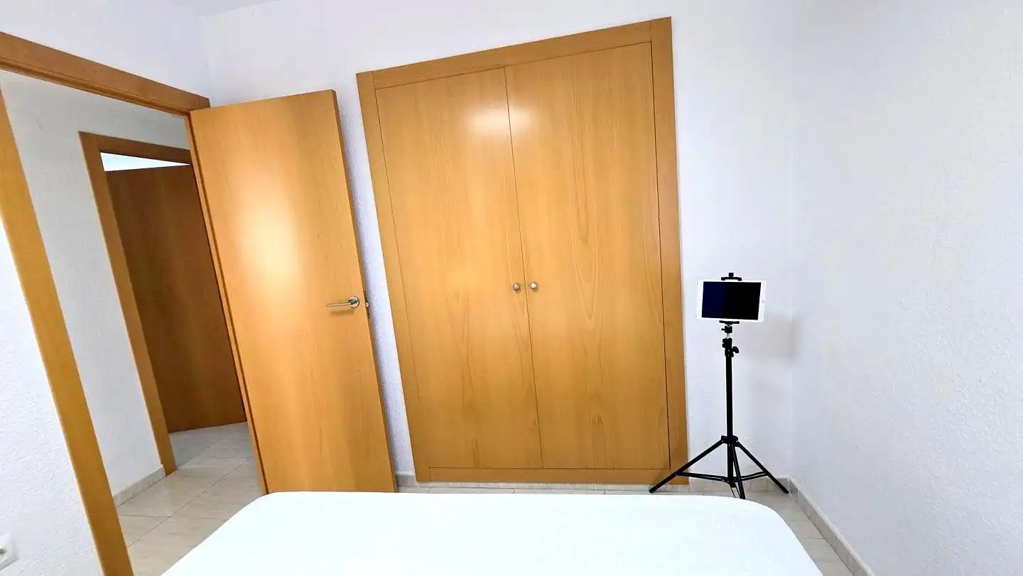 Habitación de Apartamento de alquiler en Gandia con Aire acondicionado, Terraza y Piscina comunitaria