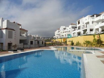 Vista exterior de Apartament en venda en La Alcaidesa amb Aire condicionat, Terrassa i Traster