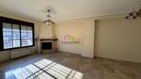 Living room of Single-family semi-detached for sale in Badajoz Capital  with Air Conditioner, Heating and Private garden