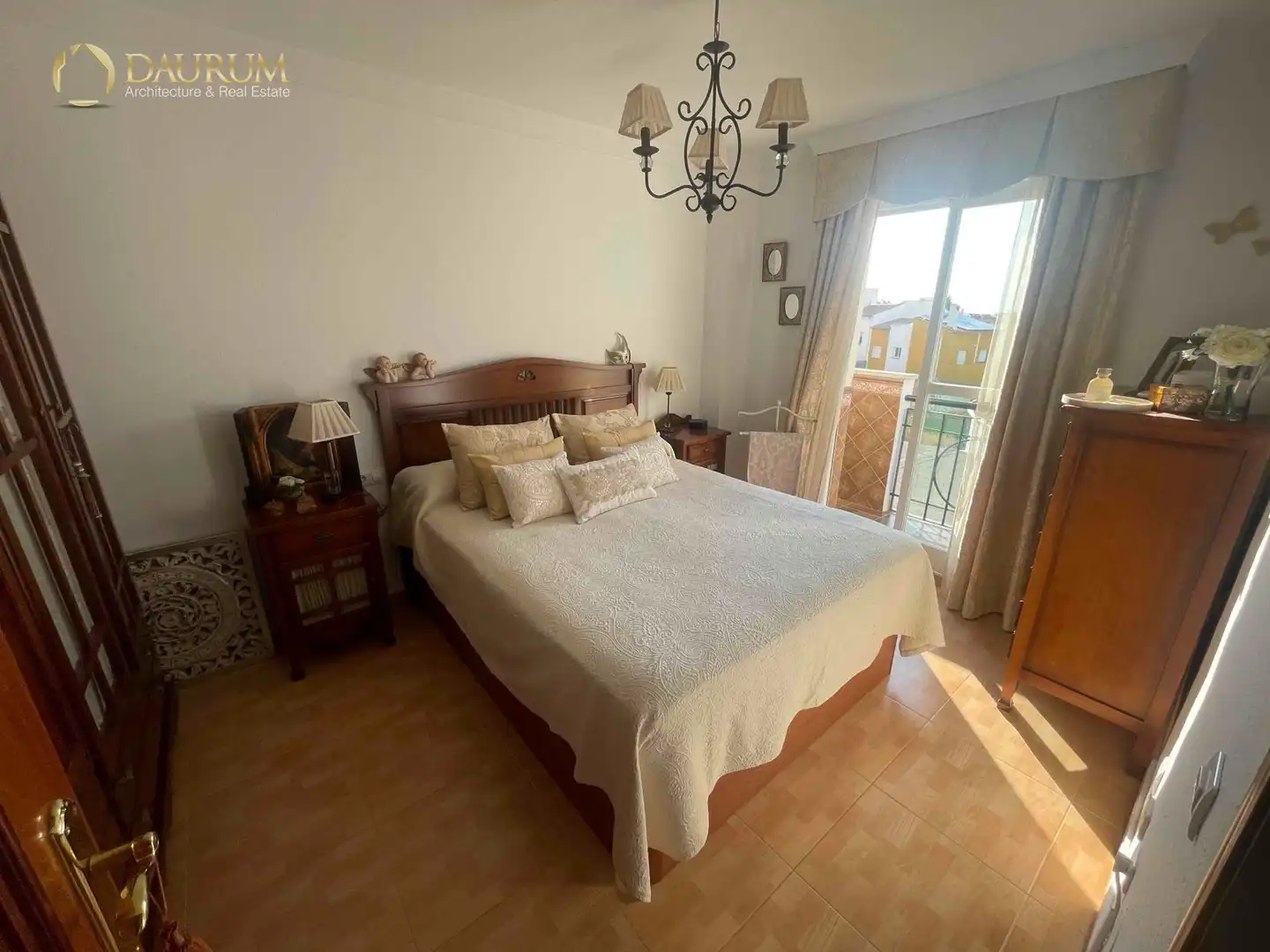 Dormitori de Casa adosada en venda en Vélez-Málaga amb Calefacció, Terrassa i Piscina