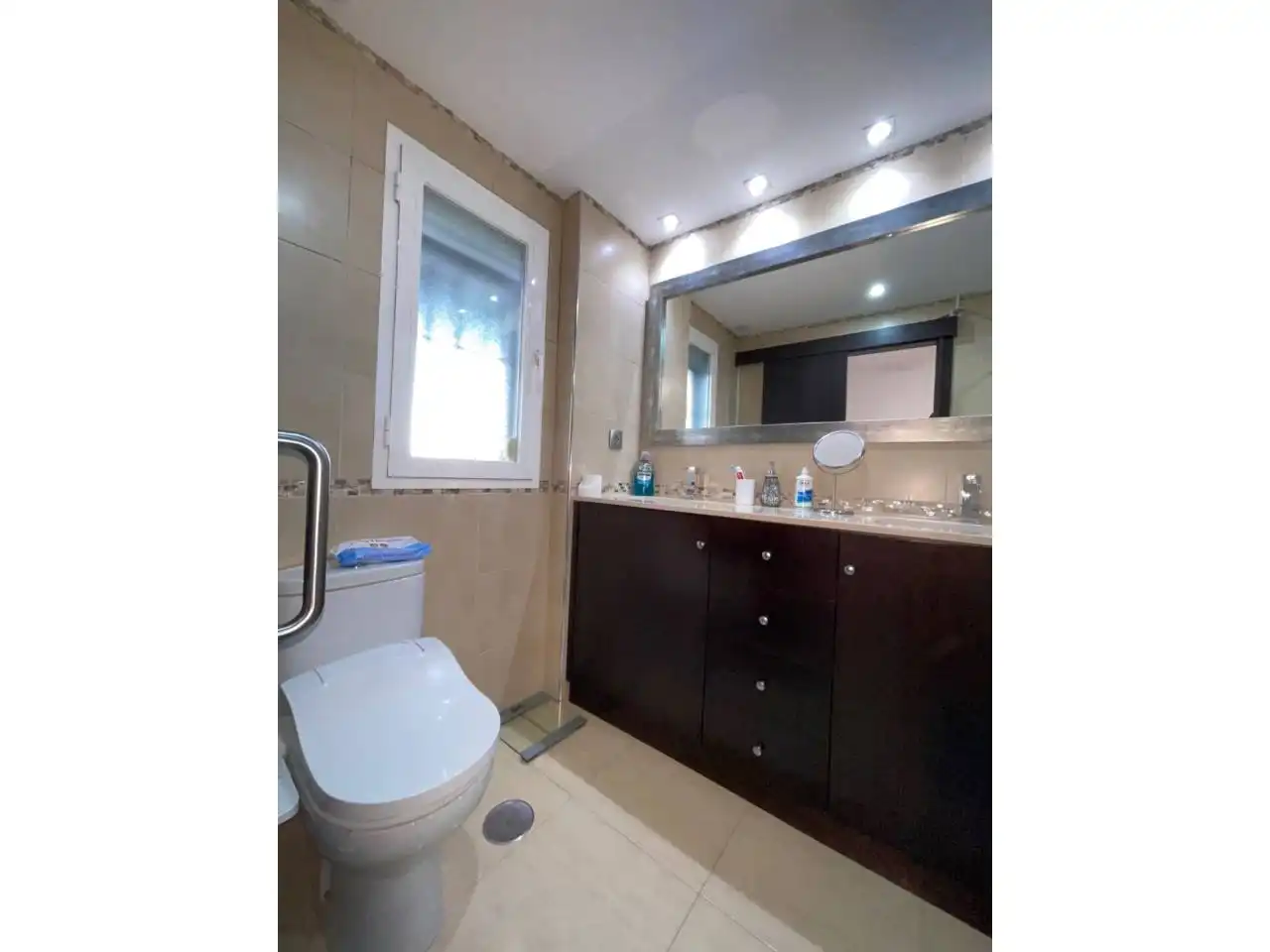 Baño de Piso de alquiler en Estepona con Aire acondicionado, Calefacción y Terraza