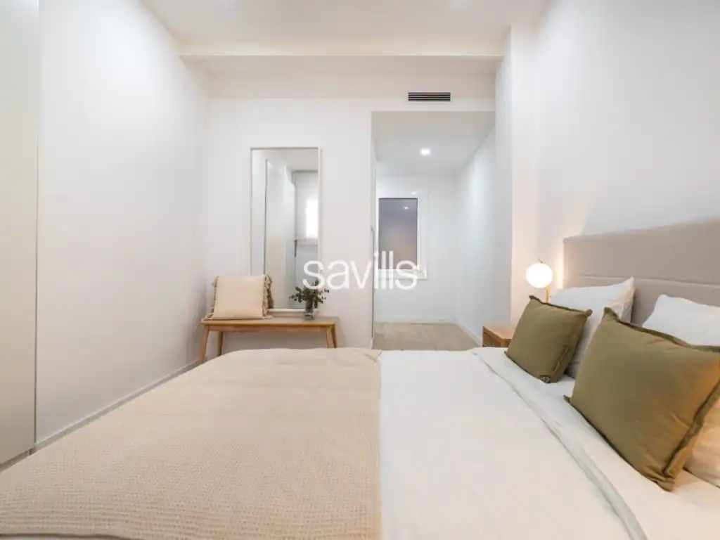 Bedroom of Apartments for sale in Barcelona