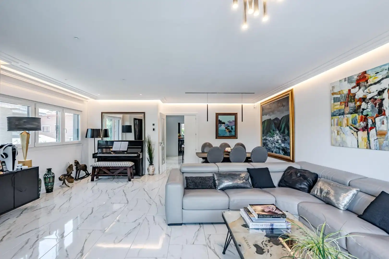 Sala de estar de Casa adosada en venta en Pozuelo de Alarcón con Aire acondicionado, Calefacción y Piscina
