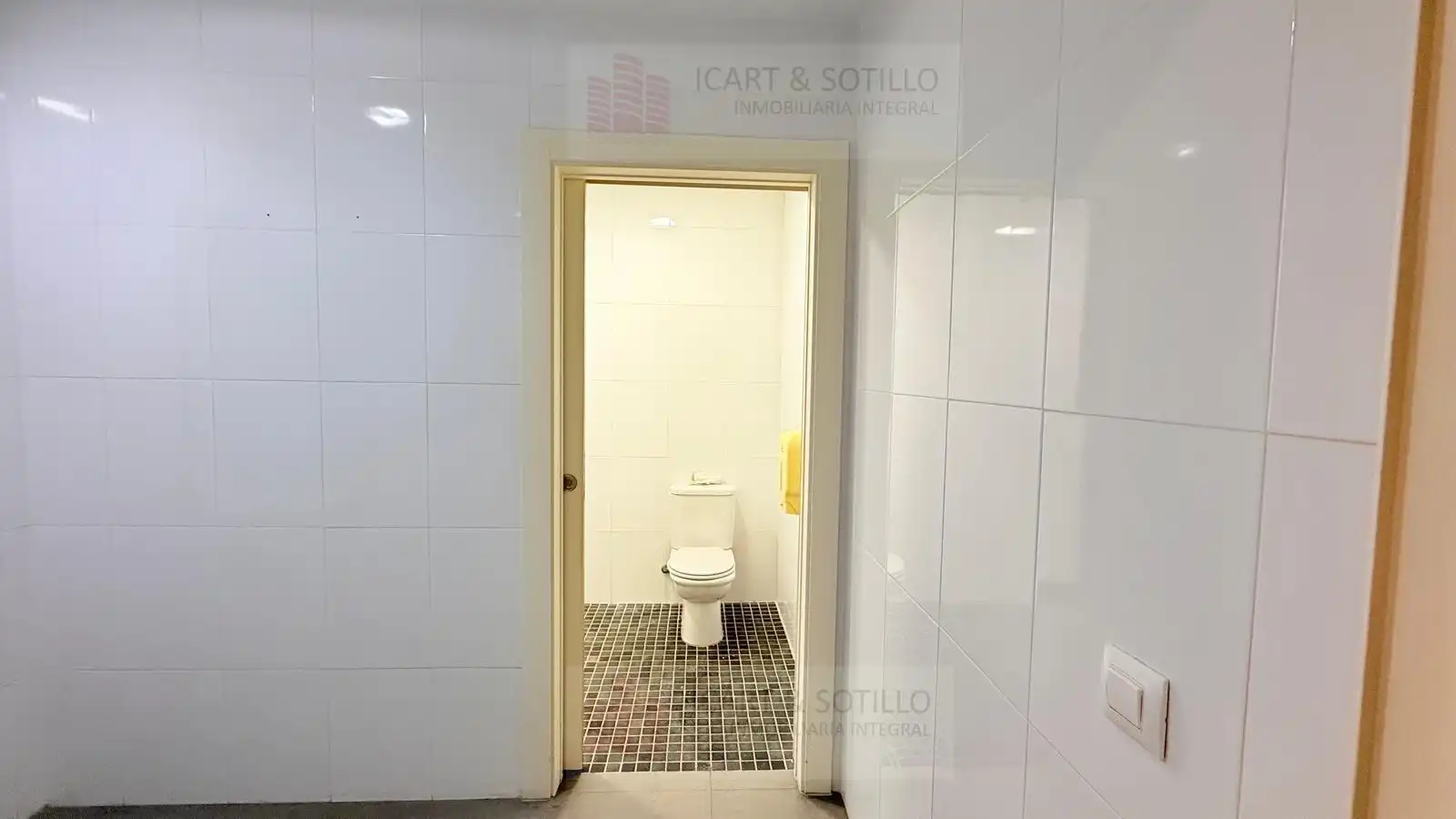 Baño de Local de alquiler en Vinaròs con Aire acondicionado