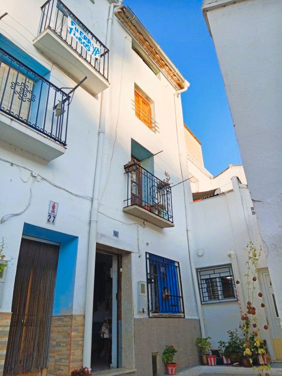 Exterior view of House or chalet for sale in Calles  with Furnished, Oven and Microwave