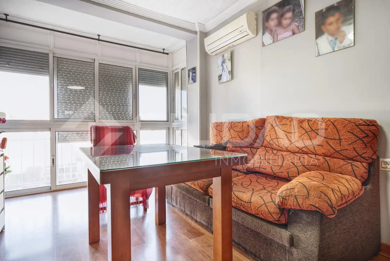 Sala de estar de Piso en venta en San Juan de Aznalfarache con Aire acondicionado