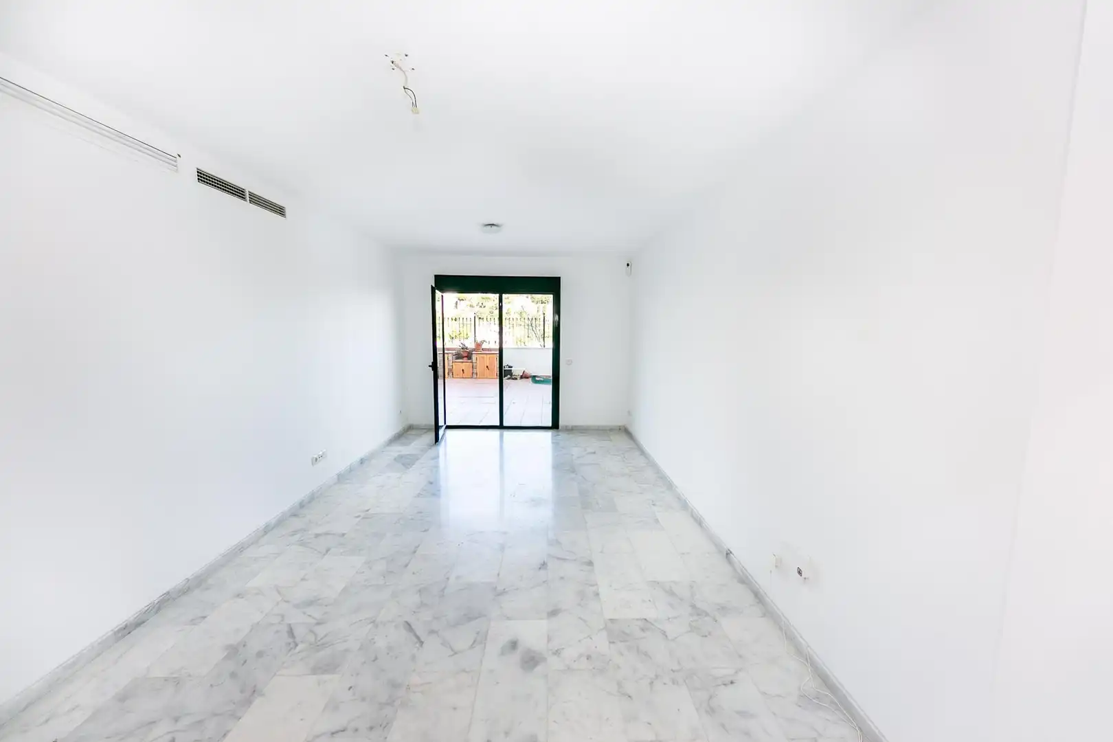 Planta baja en venta en Fuengirola con Aire acondicionado, Calefacción y Jardín privado