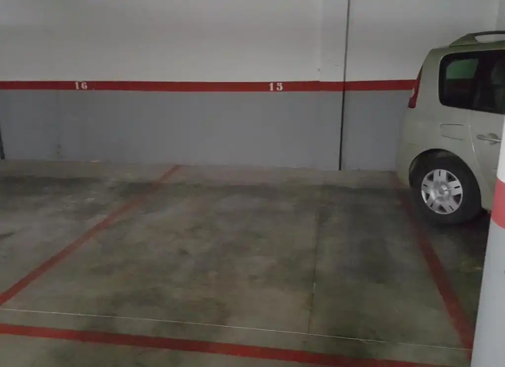 Parking for sale in JOSEP ANSELM CLAVE, imagen 5