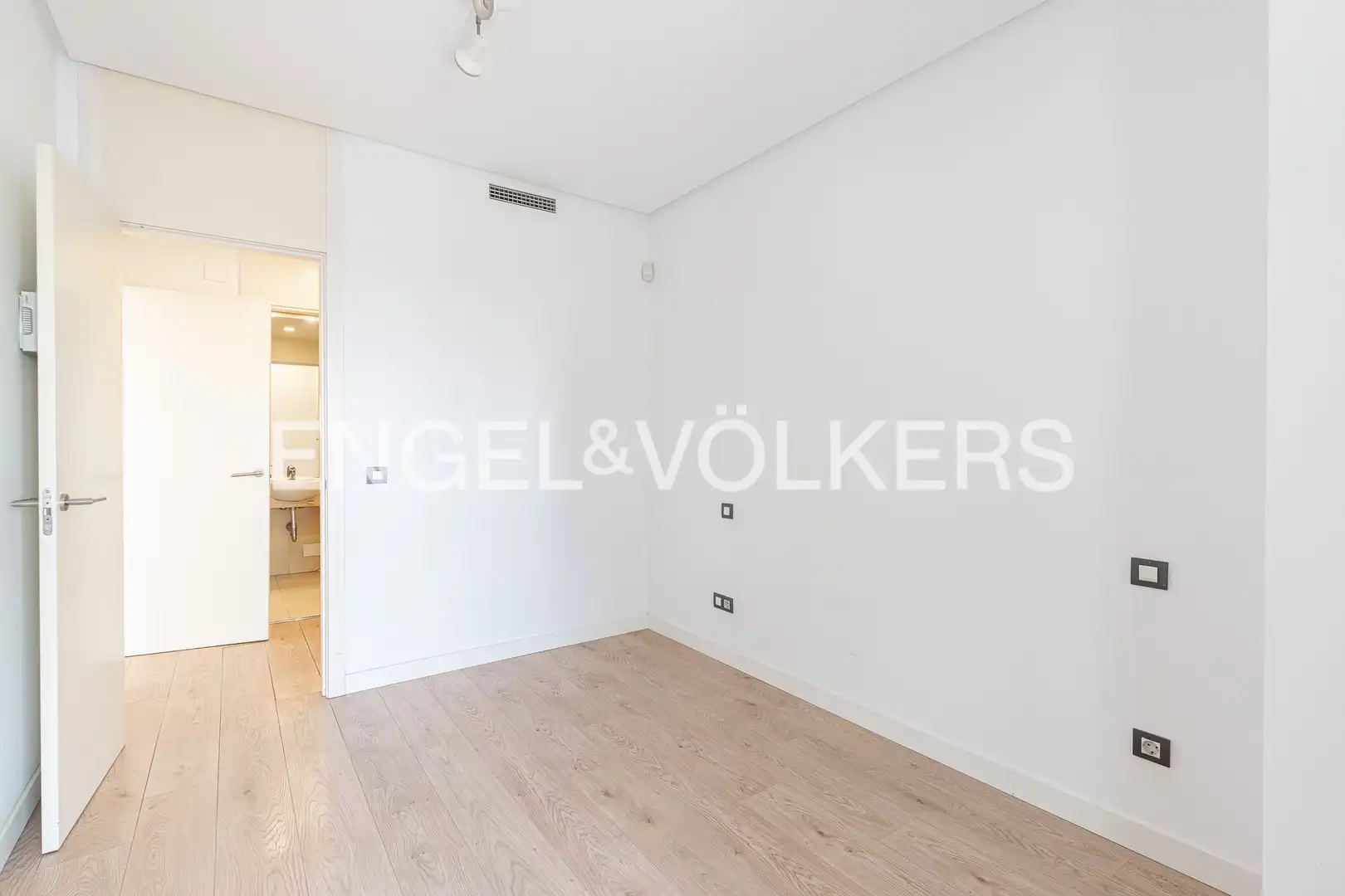 Schlafzimmer von Wohnung zum Verkauf in Madrid mit Klimaanlage, Heizung und Parkett