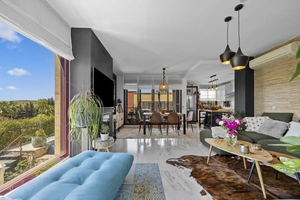Sala de estar de Casa o chalet en venta en Benahavís con Aire acondicionado, Calefacción y Jardín privado