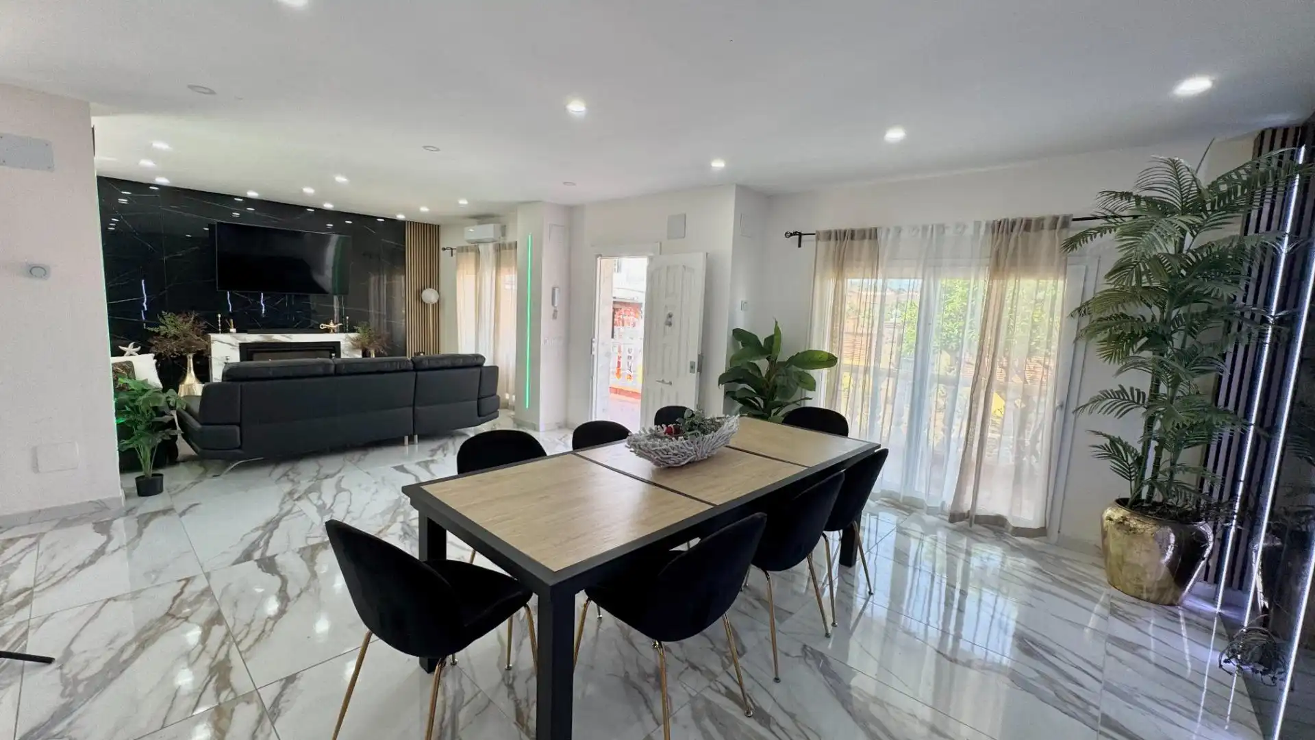 Comedor de Casa o chalet en venta en Alhaurín de la Torre con Aire acondicionado, Calefacción y Jardín privado
