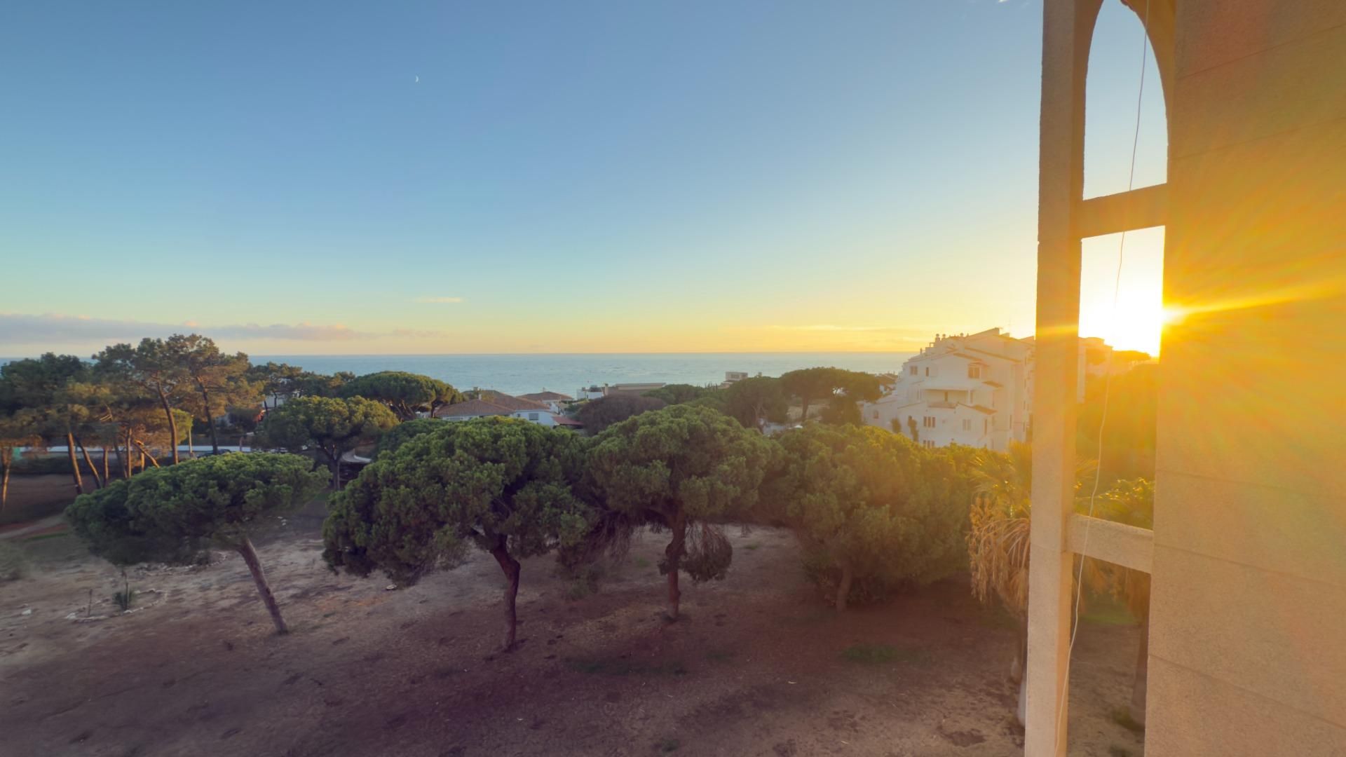 Vista exterior de Piso en venta en El Portil con Terraza y Piscina comunitaria