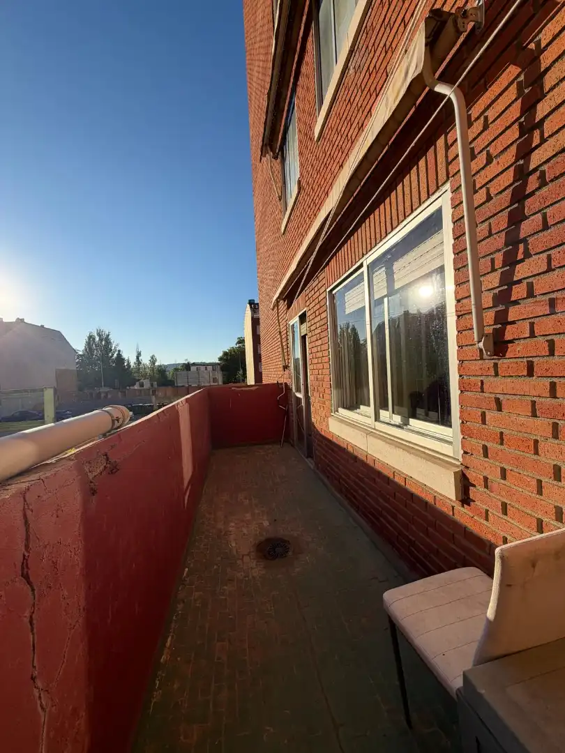 Vista exterior de Piso en venta en Venta de Baños con Calefacción, Parquet y Terraza
