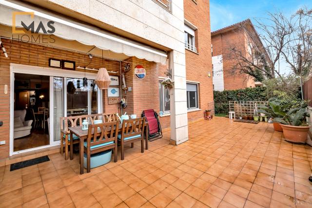 Planta baja en Venta en Carrer de Josep Carner en Coll Favà