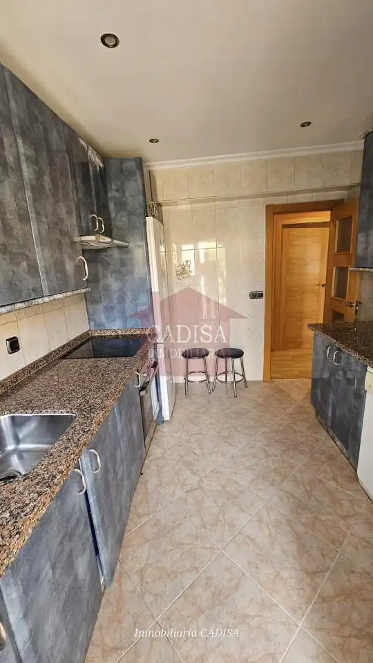 Cocina de Piso para compartir en Salamanca con Calefacción, Parquet y Terraza