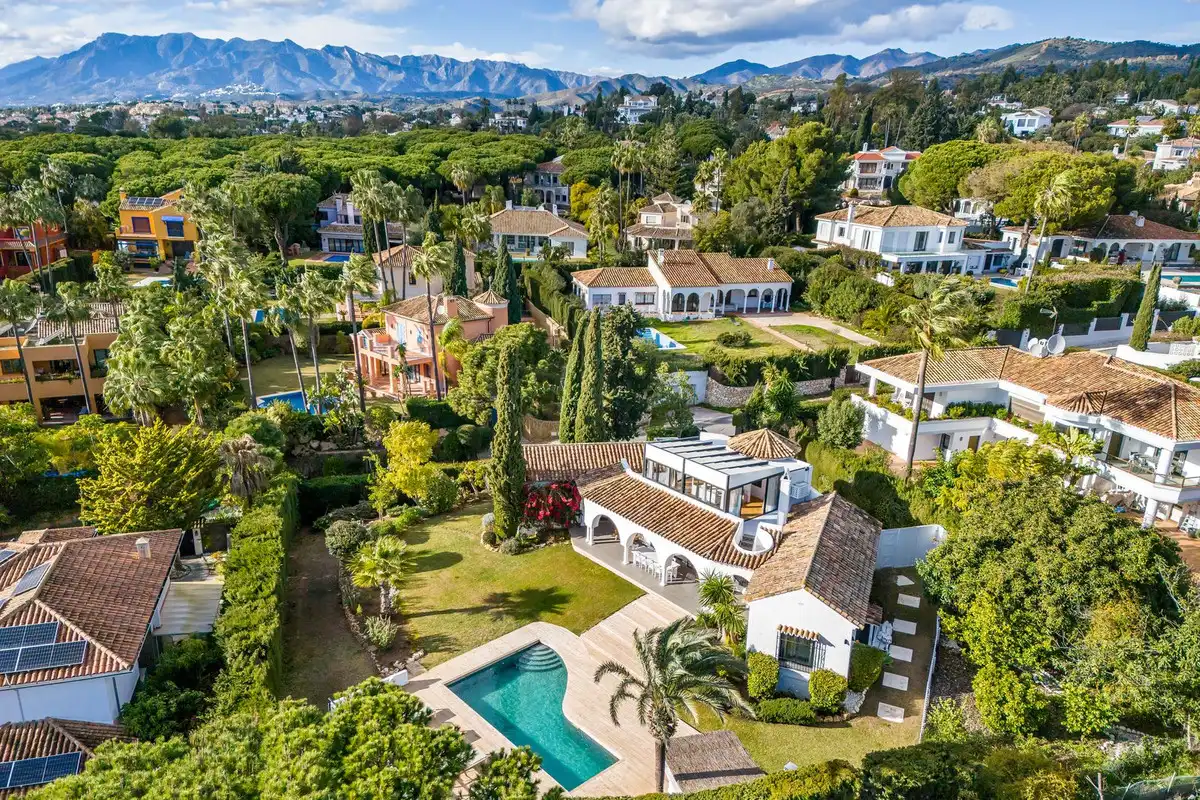 Vista exterior de Casa o chalet en venta en Marbella con Piscina