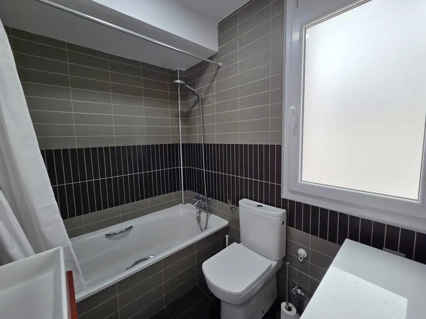 Bathroom of Attic for rent in Santa Cruz de Bezana  with Private garden, Parquet flooring and Terrace