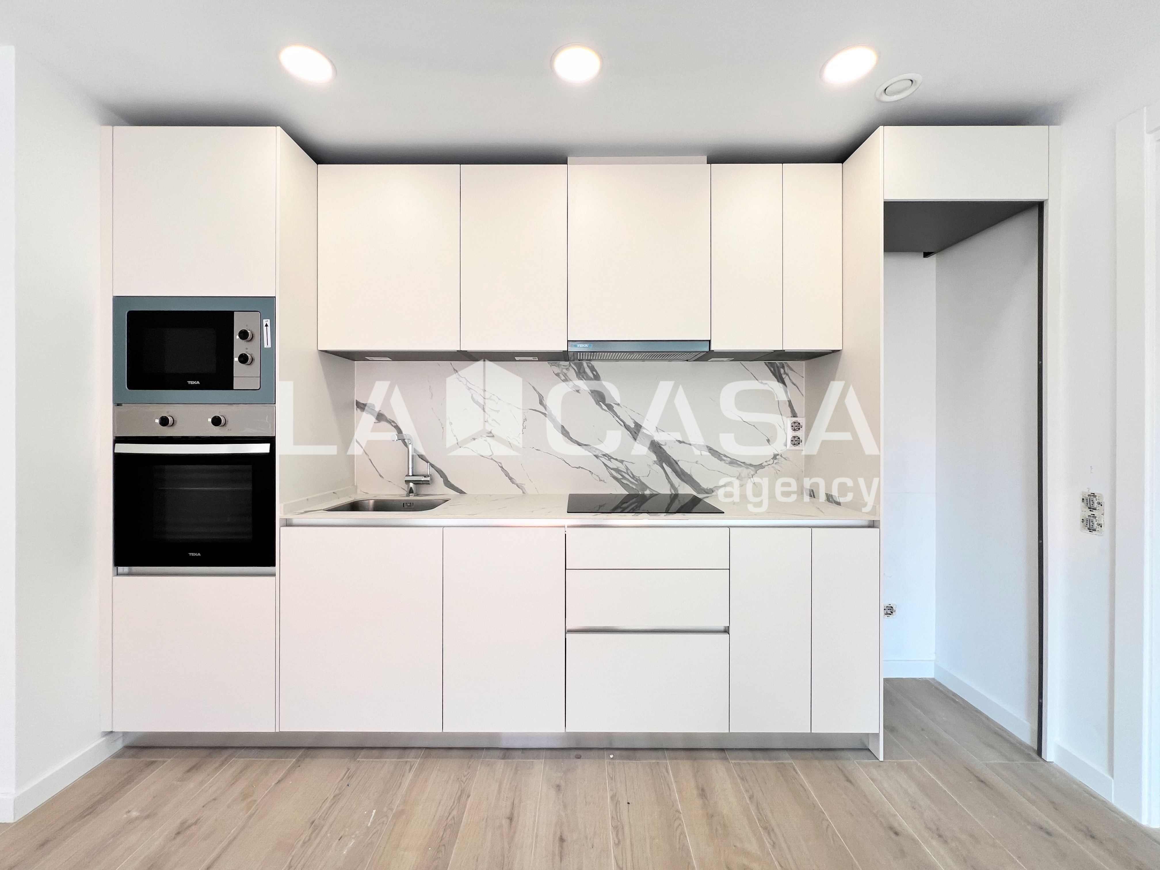 Cuina de Pis en venda en Badalona amb Calefacció, Terrassa i Balcó