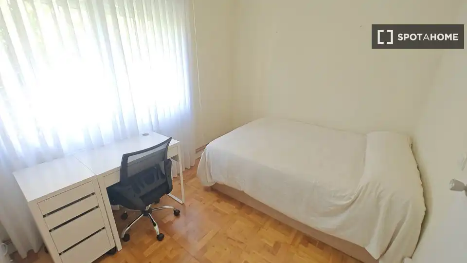 Dormitori de Apartament per a compartir en Leioa amb Aire condicionat, Calefacció i Terrassa