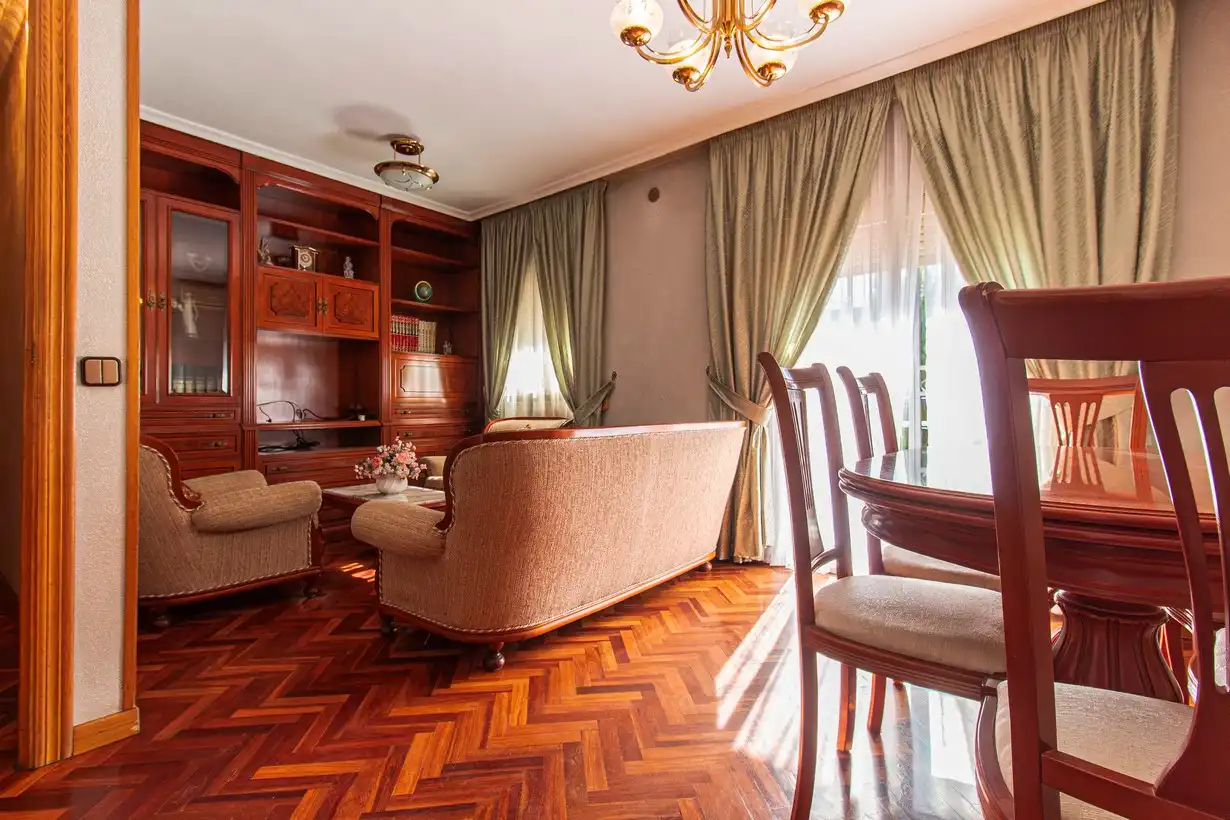 Flat with lift for sale in Ciudad Lineal