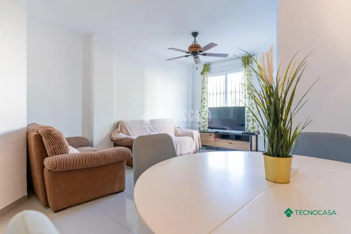 Living room of Flat for sale in Roquetas de Mar