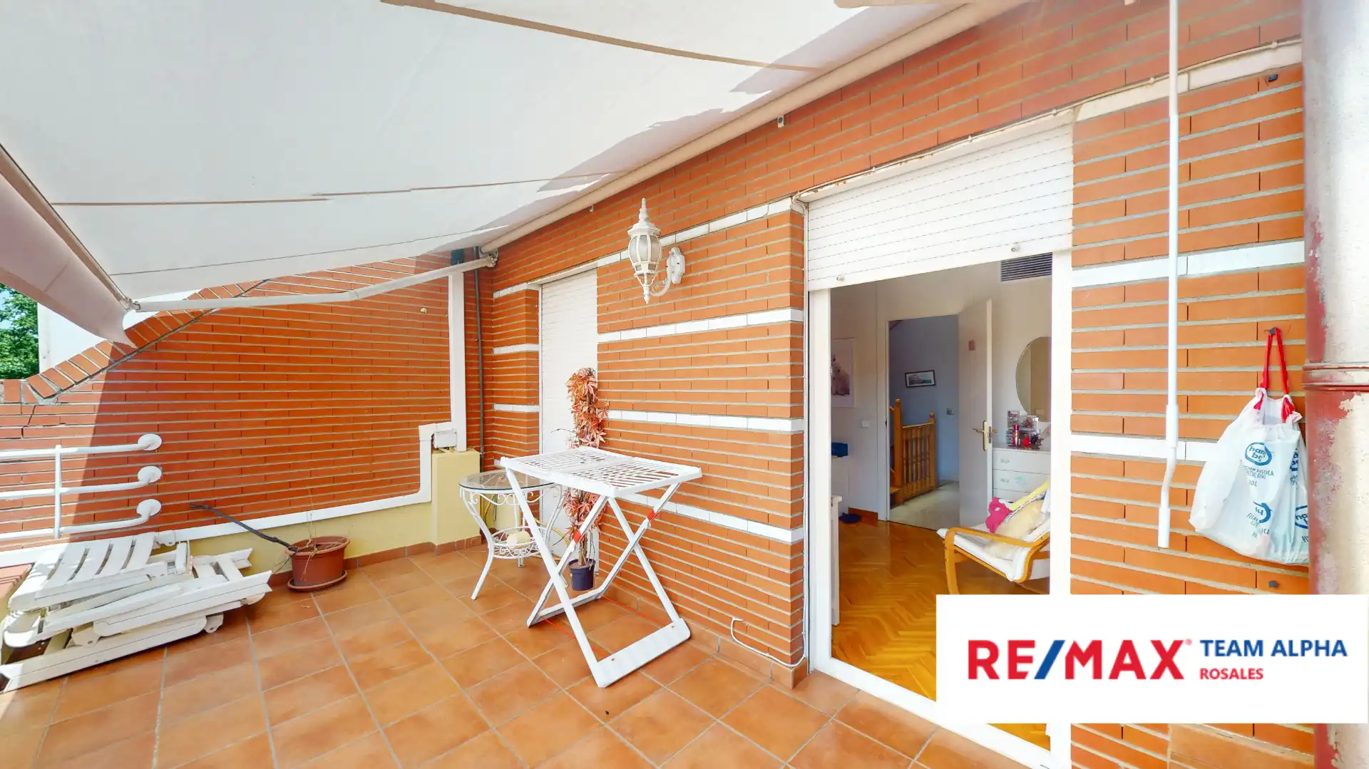 Vista exterior de Casa o xalet en venda en Madrid amb Aire condicionat, Calefacció i Jardí privat