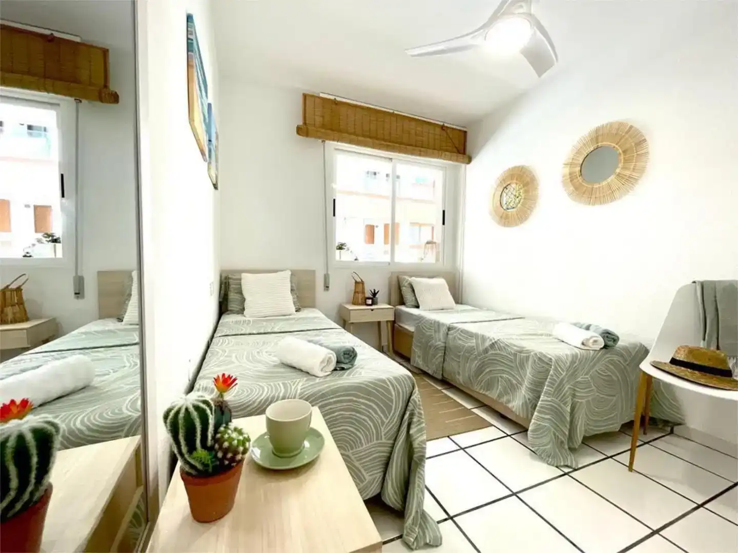 Schlafzimmer von Wohnungen zur Miete in Torrevieja mit Klimaanlage, Schwimmbad und Balkon