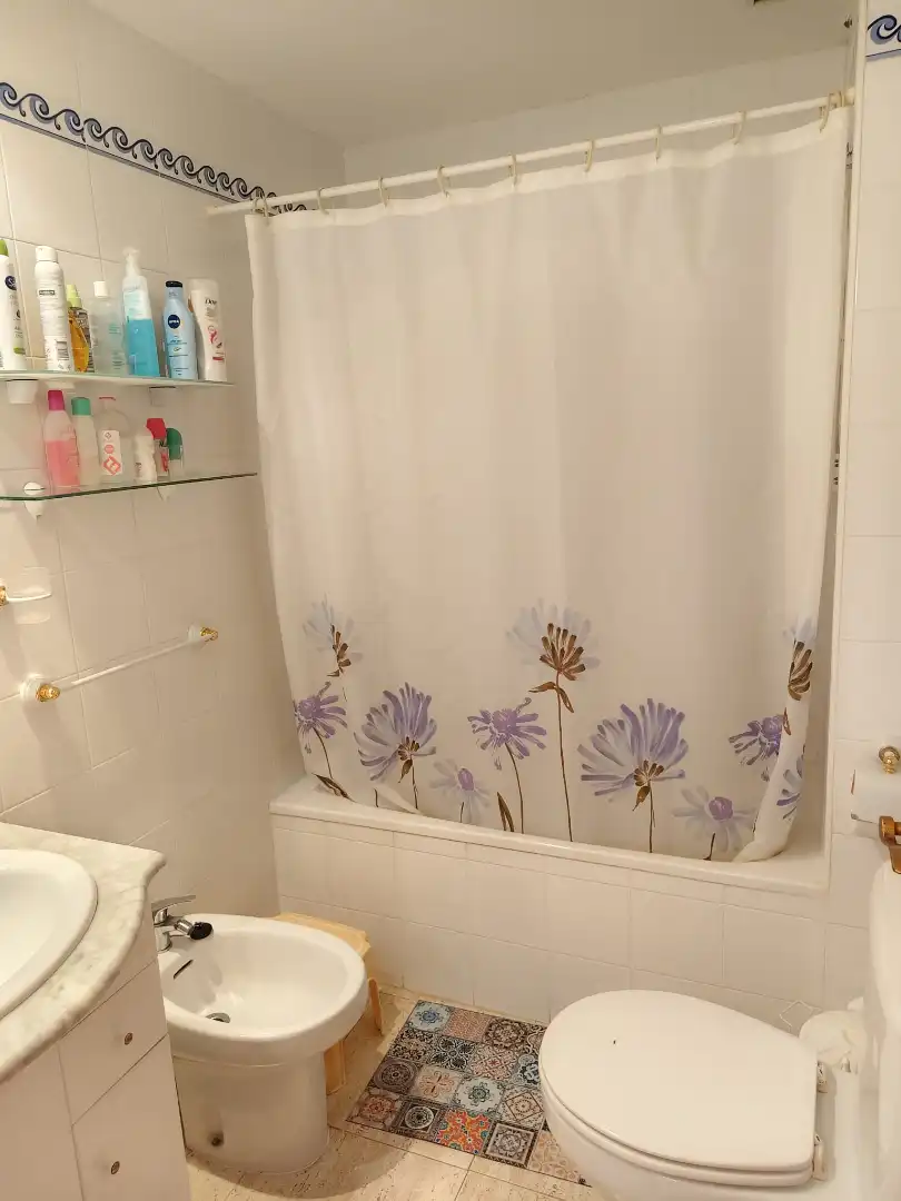 Bany de Apartament de lloguer en Orihuela amb Aire condicionat, Calefacció i Moblat