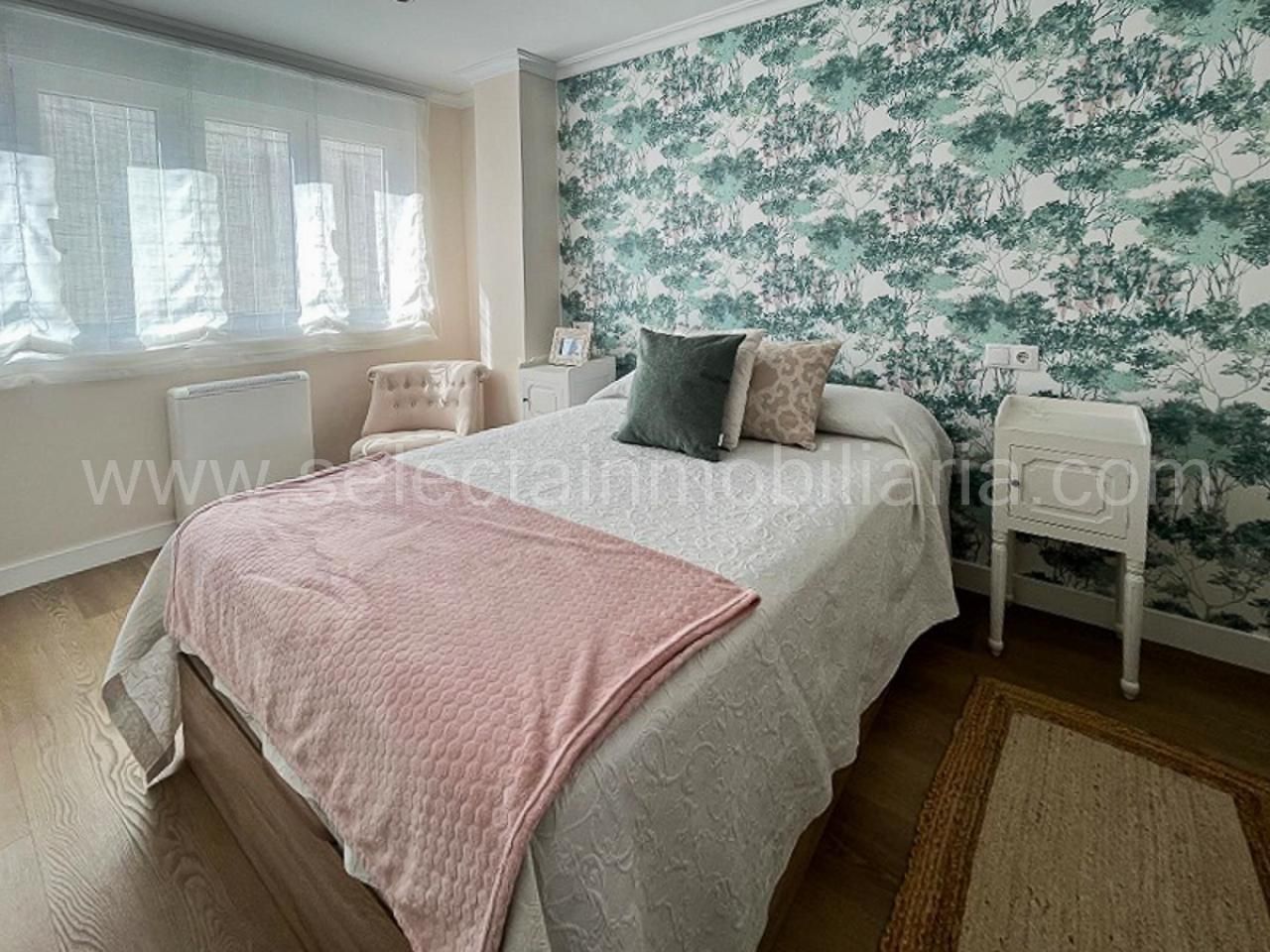 Dormitori de Pis en venda en Noia amb Calefacció i Traster