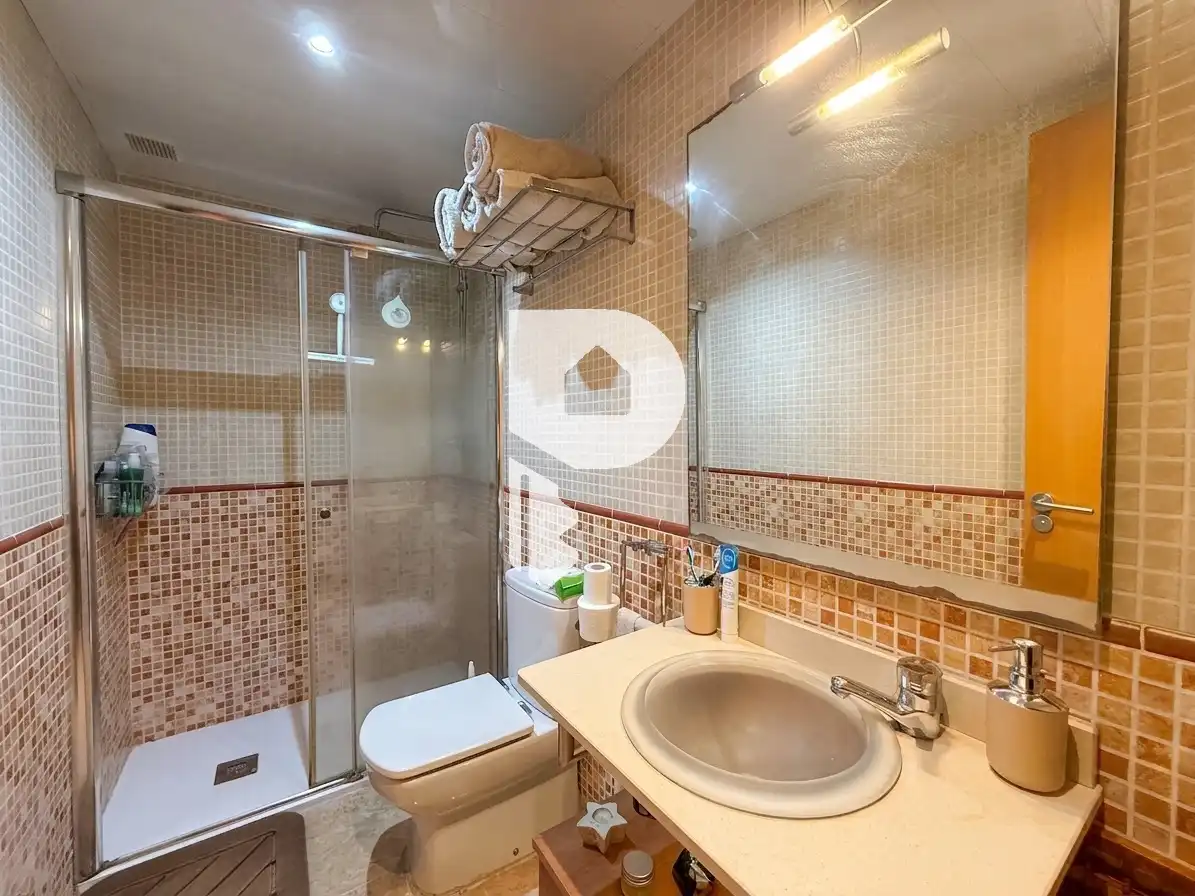 Baño de Piso en venta en Sant Vicenç Dels Horts con Aire acondicionado, Calefacción y Parquet