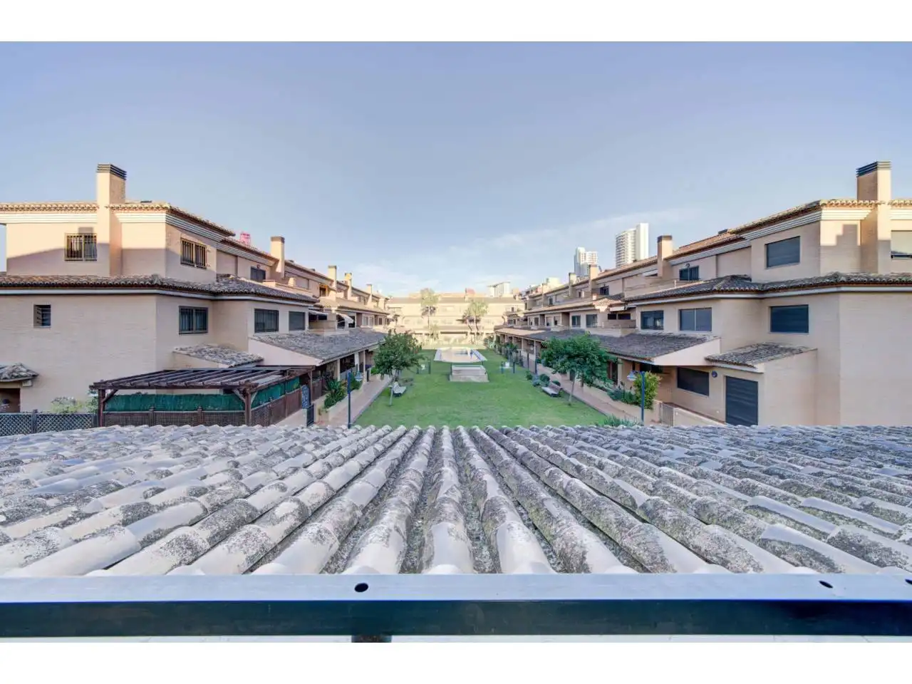 Vista exterior de Casa adosada en venta en Valencia con Aire acondicionado, Calefacción y Terraza