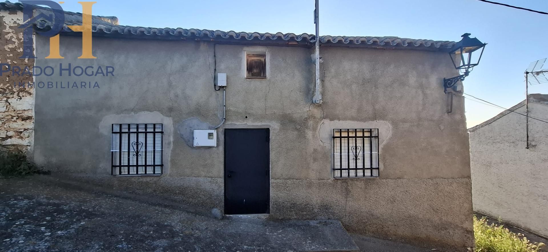 Vista exterior de Casa o xalet en venda en Espinoso del Rey amb Jardí privat