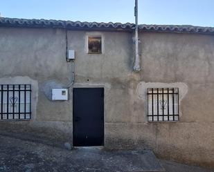 Vista exterior de Casa o xalet en venda en Espinoso del Rey amb Jardí privat