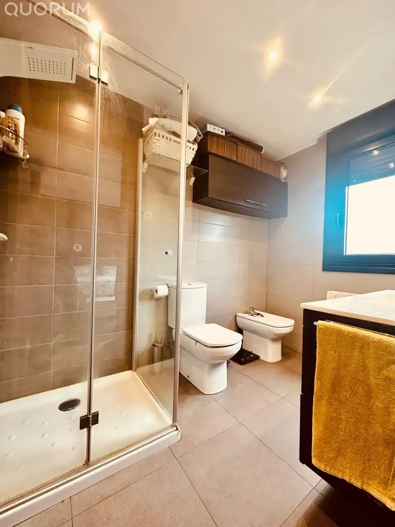 Baño de Casa adosada en venta en Galdakao con Calefacción, Jardín privado y Terraza