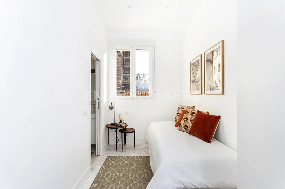 Bedroom of Flat for rent in Madrid  with Air Conditioner, Heating and Furnished