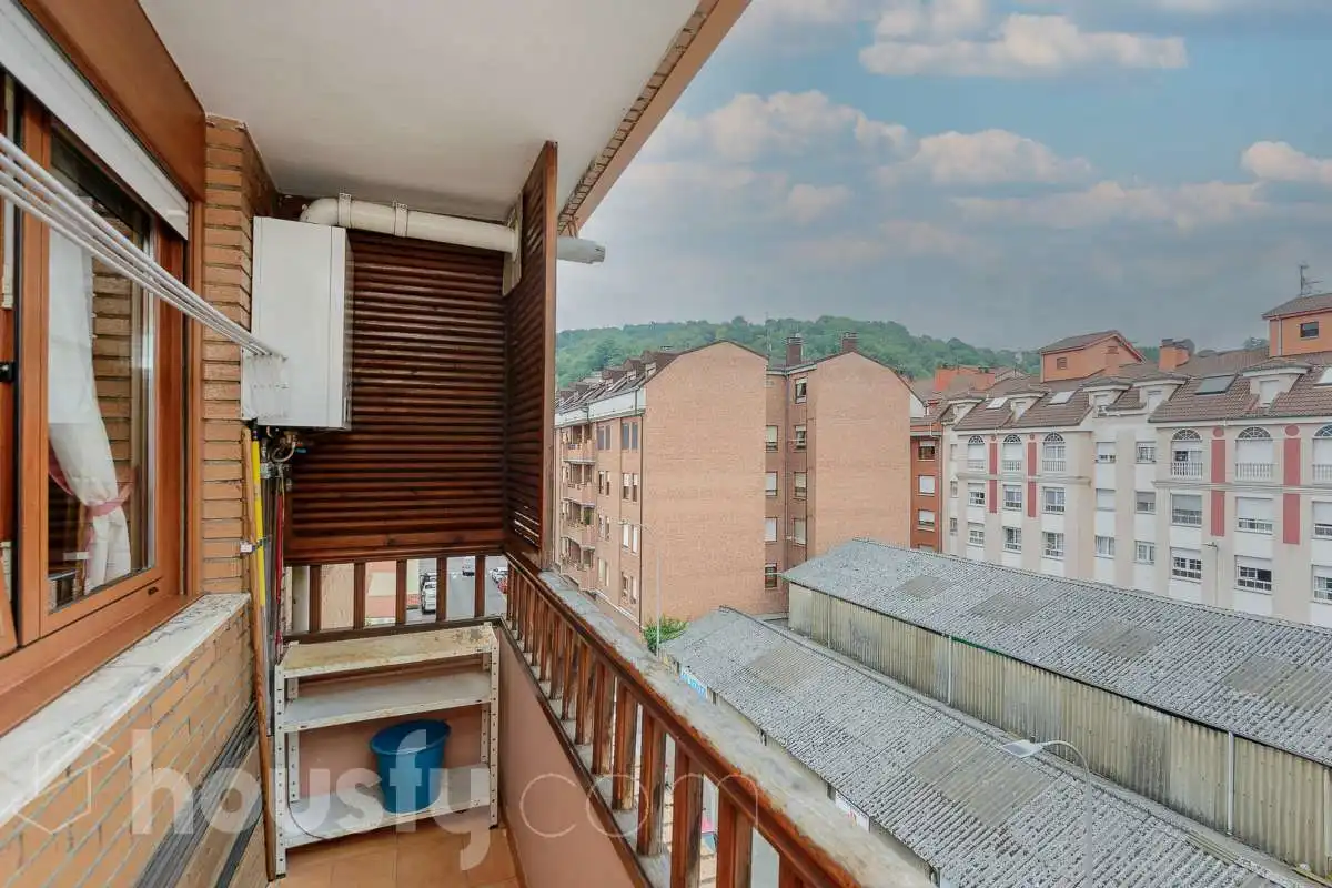 Flat for sale in Calle Mieres, Sama