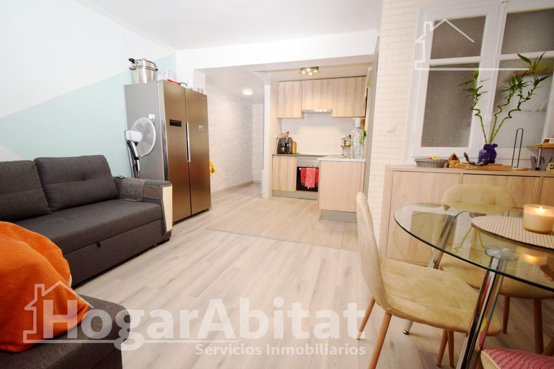 Bedroom of Flat for sale in  Valencia Capital  with Air Conditioner, Heating and Balcony