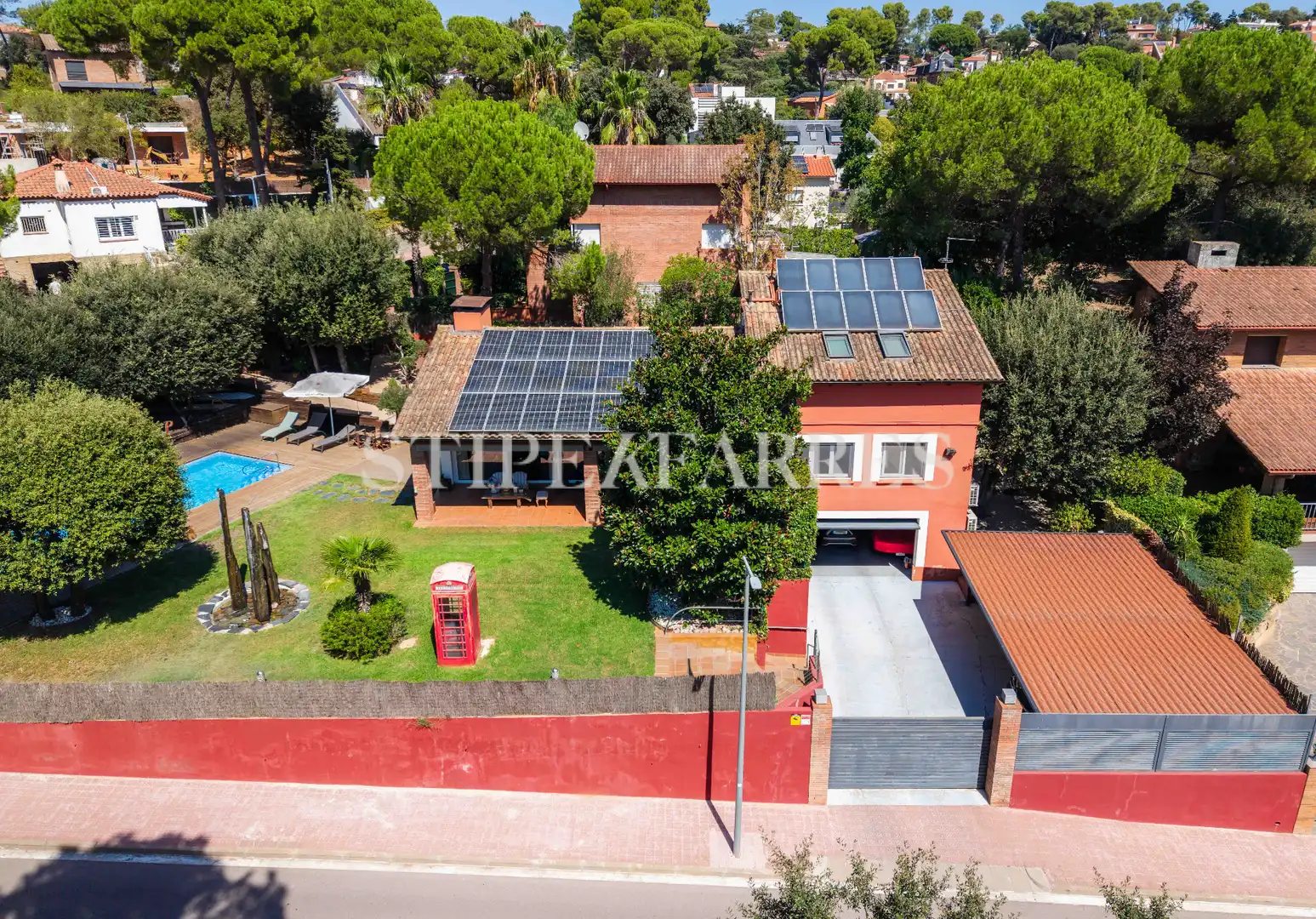 Vista exterior de Casa o xalet en venda en Barcelona amb Aire condicionat, Calefacció i Jardí privat