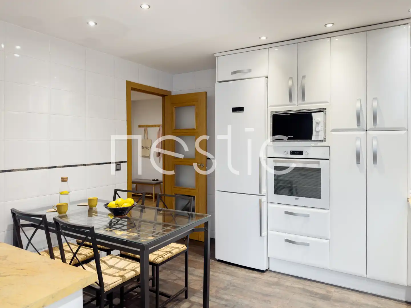 Cuina de Apartament de lloguer en Madrid amb Aire condicionat, Calefacció i Moblat