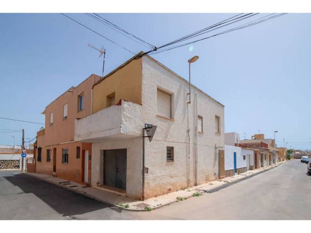 Casa adosada en Venta en Avenida Marina en Los Nietos