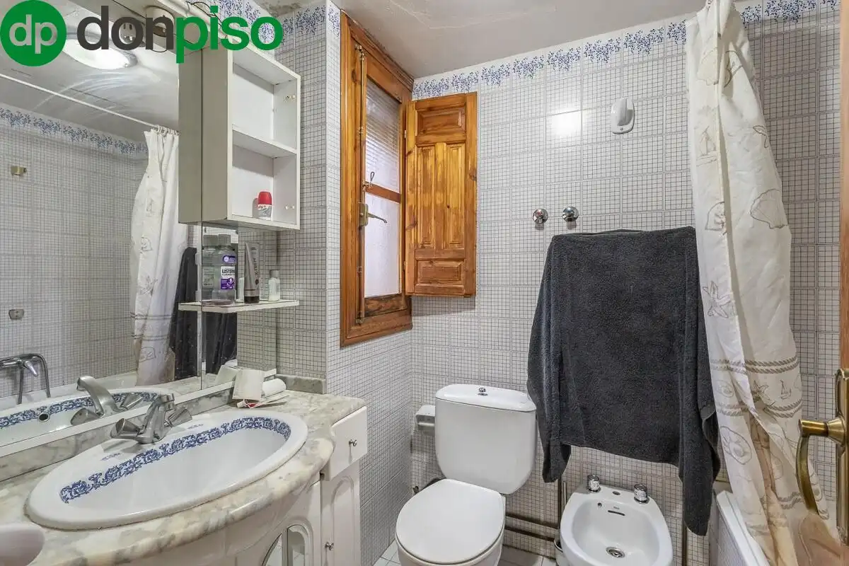 Bany de Casa o xalet en venda en Granada amb Aire condicionat, Calefacció i Terrassa