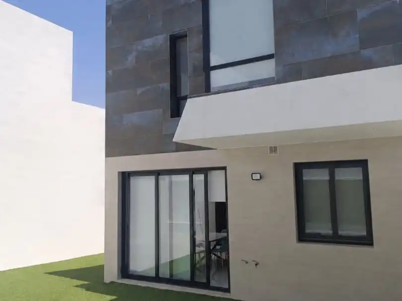 Exterior view of Houses for sale in Zona Universitaria 
