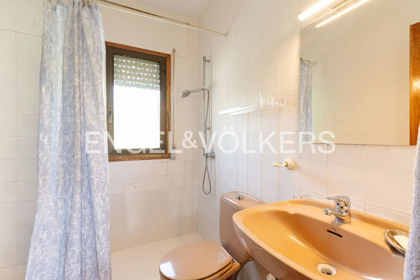 Bathroom of Detached homes for sale in El Escorial  with Heating, Private garden and Terrace