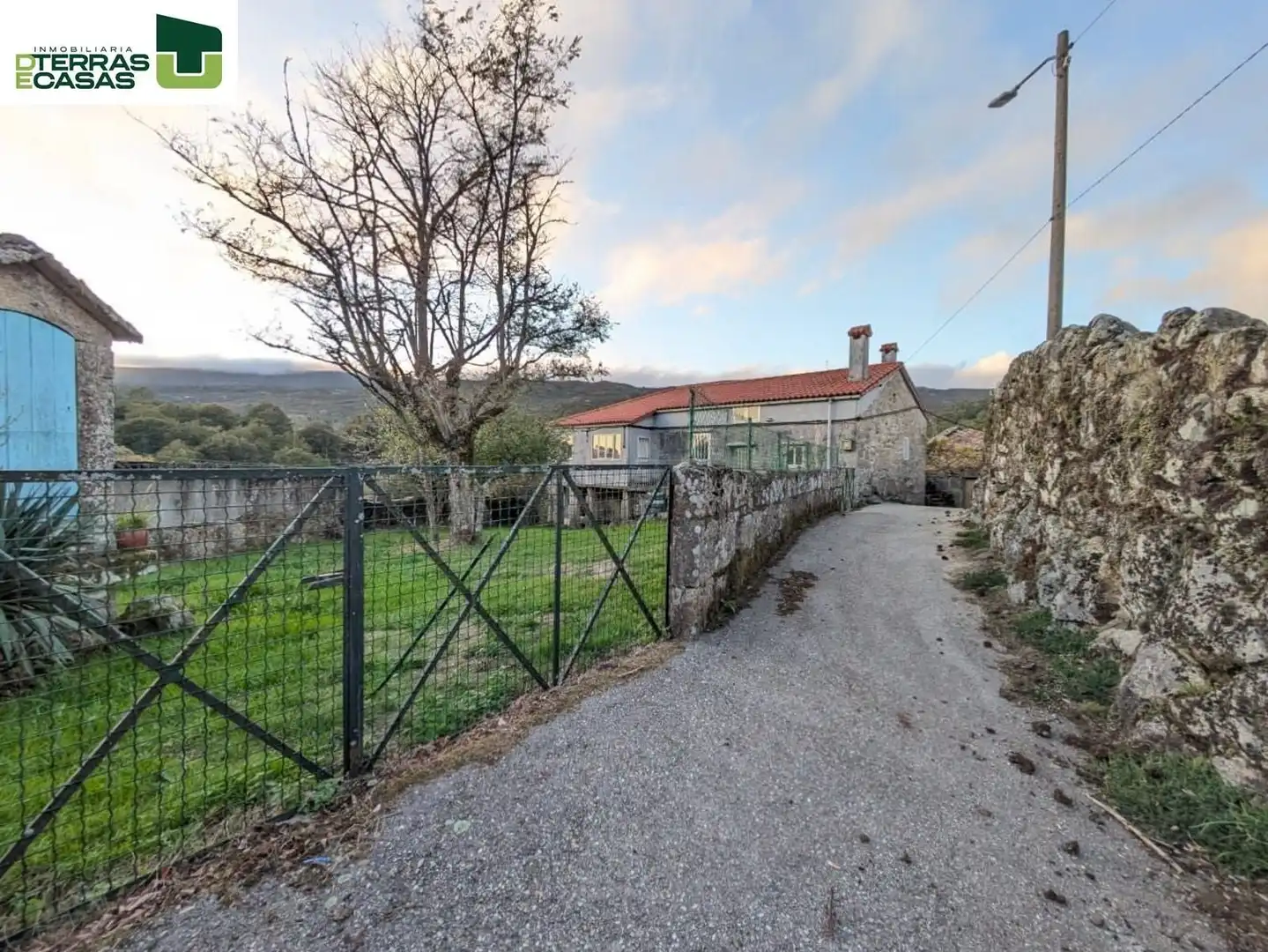 Vista exterior de Casa o xalet en venda en A Lama   amb Jardí privat
