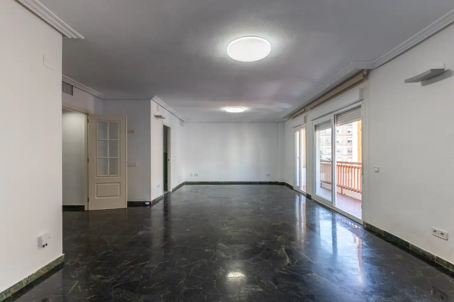Flat for sale in Valencia  with Air Conditioner, Heating and Balcony